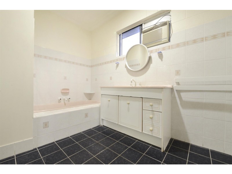 4 Jones Road, Cannonvale QLD 4802