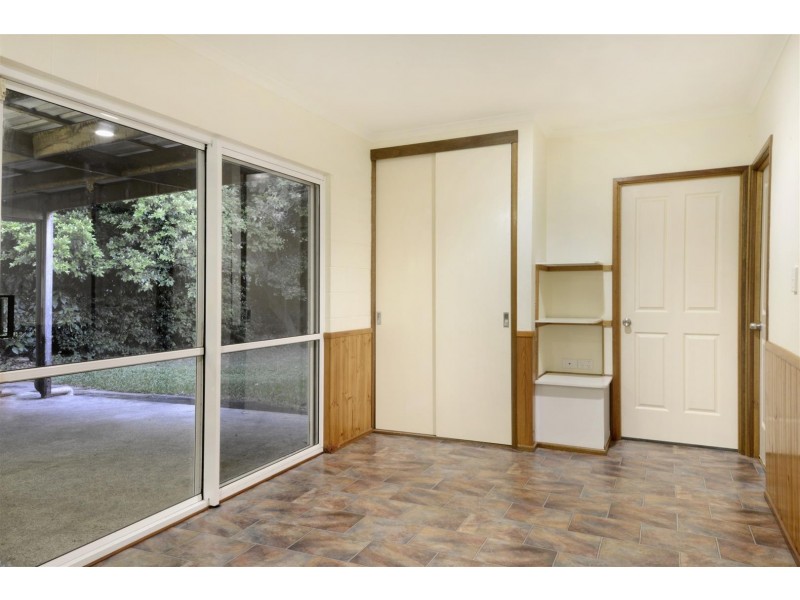 4 Jones Road, Cannonvale QLD 4802