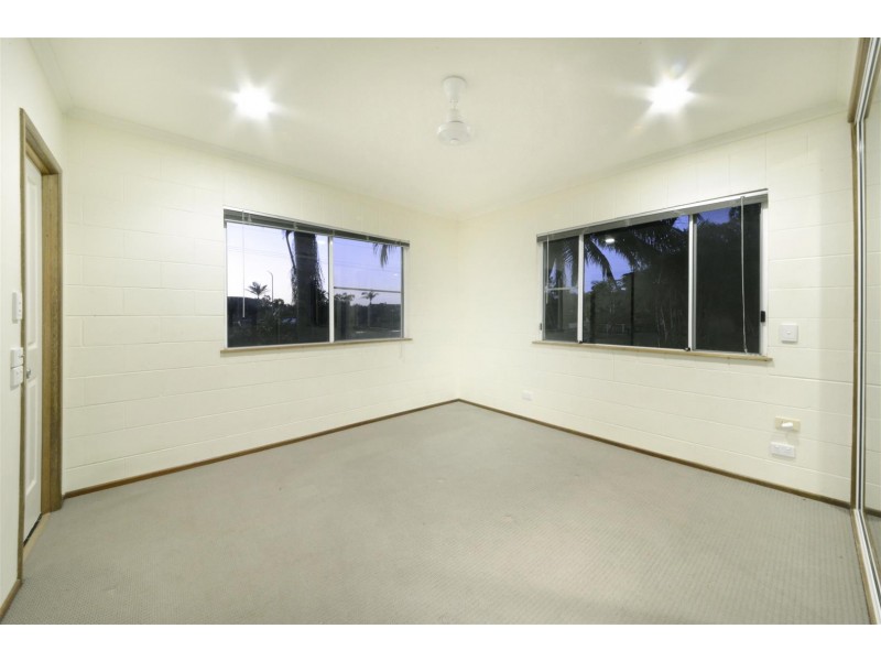 4 Jones Road, Cannonvale QLD 4802