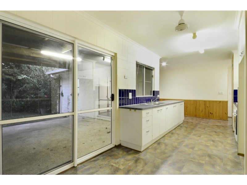 4 Jones Road, Cannonvale QLD 4802