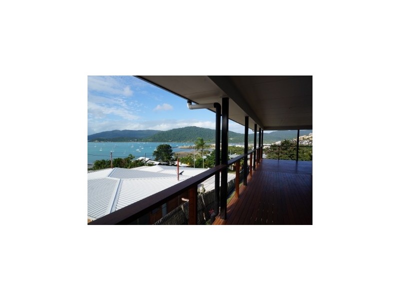 4 Simmons Street, Cannonvale QLD 4802