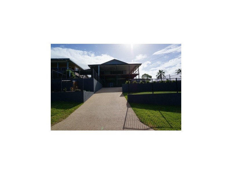 4 Simmons Street, Cannonvale QLD 4802