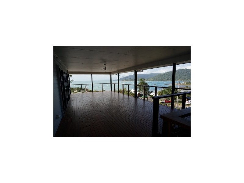4 Simmons Street, Cannonvale QLD 4802