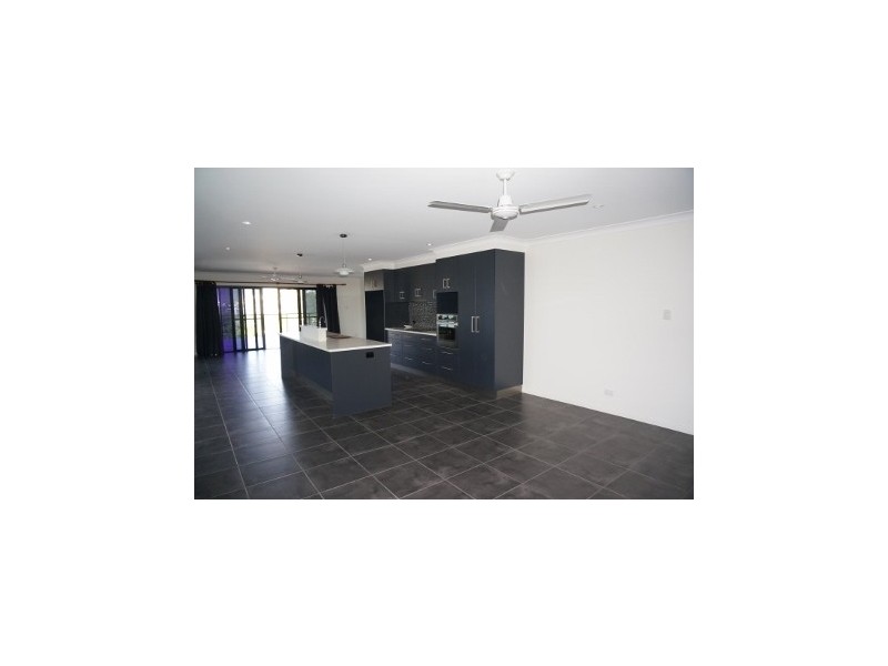 4 Simmons Street, Cannonvale QLD 4802