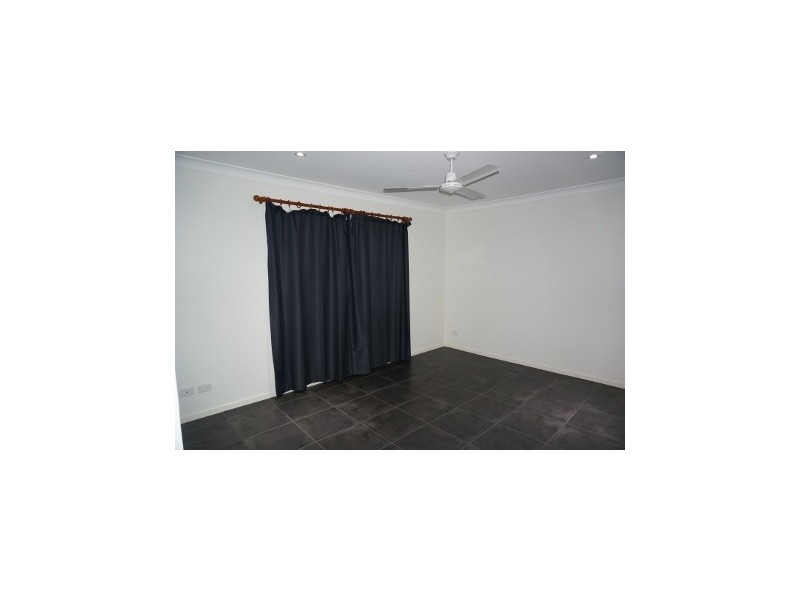 4 Simmons Street, Cannonvale QLD 4802