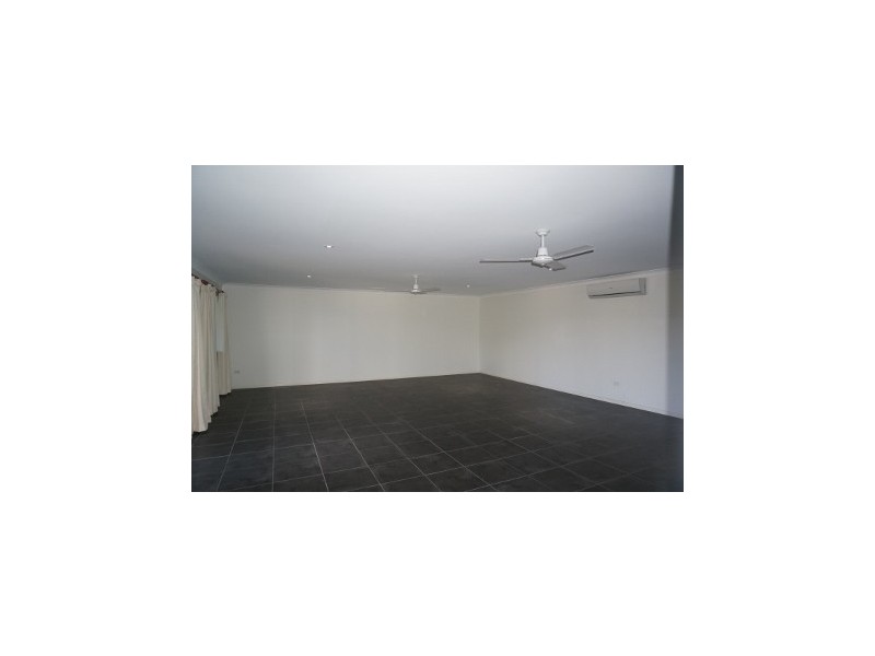 4 Simmons Street, Cannonvale QLD 4802