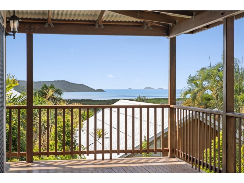 11 Hamilton Avenue, Cannonvale QLD 4802