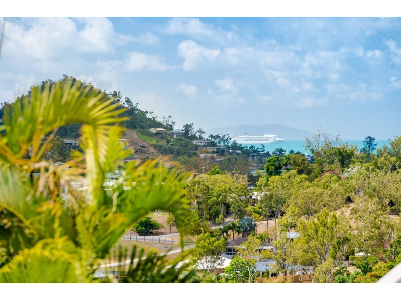 11 Hamilton Avenue, Cannonvale QLD 4802