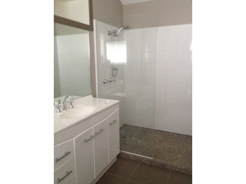 6 McIntosh Drive, Cannonvale QLD 4802