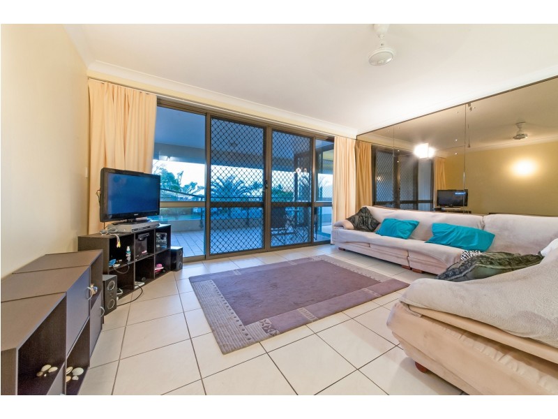 2/2 Eshelby Drive, Cannonvale QLD 4802