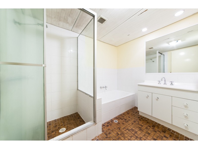 2/2 Eshelby Drive, Cannonvale QLD 4802