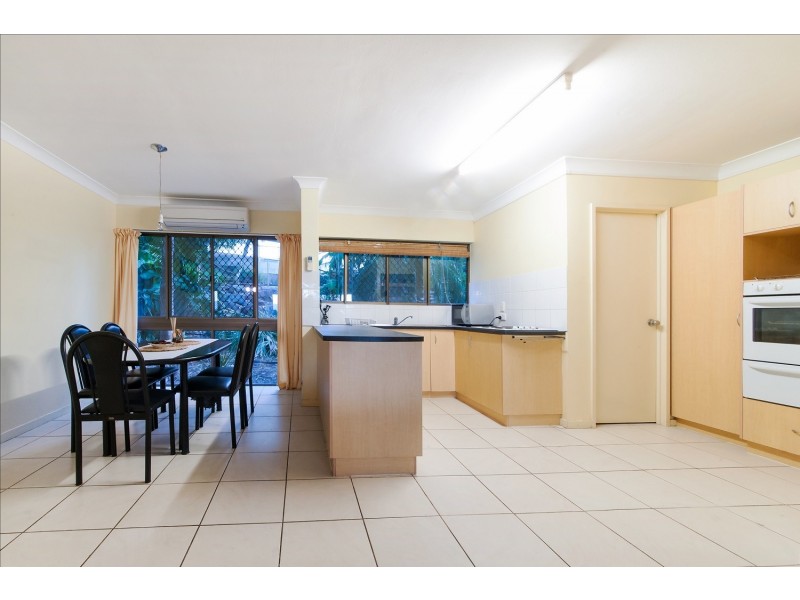 2/2 Eshelby Drive, Cannonvale QLD 4802