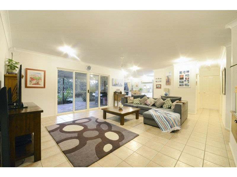 42 Valley Drive, Cannonvale QLD 4802