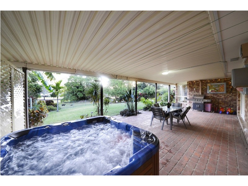 42 Valley Drive, Cannonvale QLD 4802