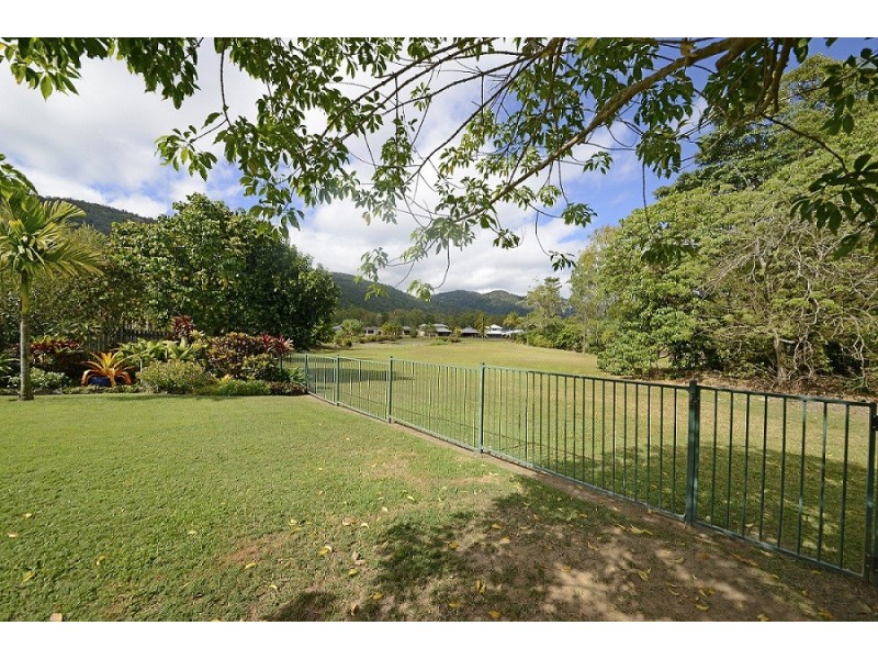 42 Valley Drive, Cannonvale QLD 4802