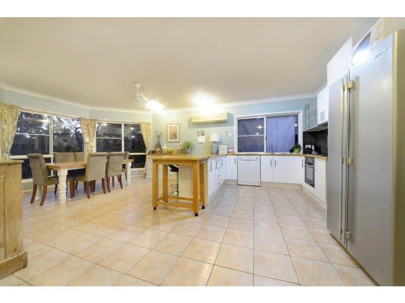 42 Valley Drive, Cannonvale QLD 4802