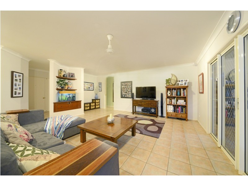 42 Valley Drive, Cannonvale QLD 4802