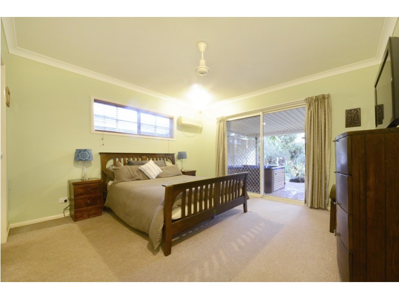 42 Valley Drive, Cannonvale QLD 4802