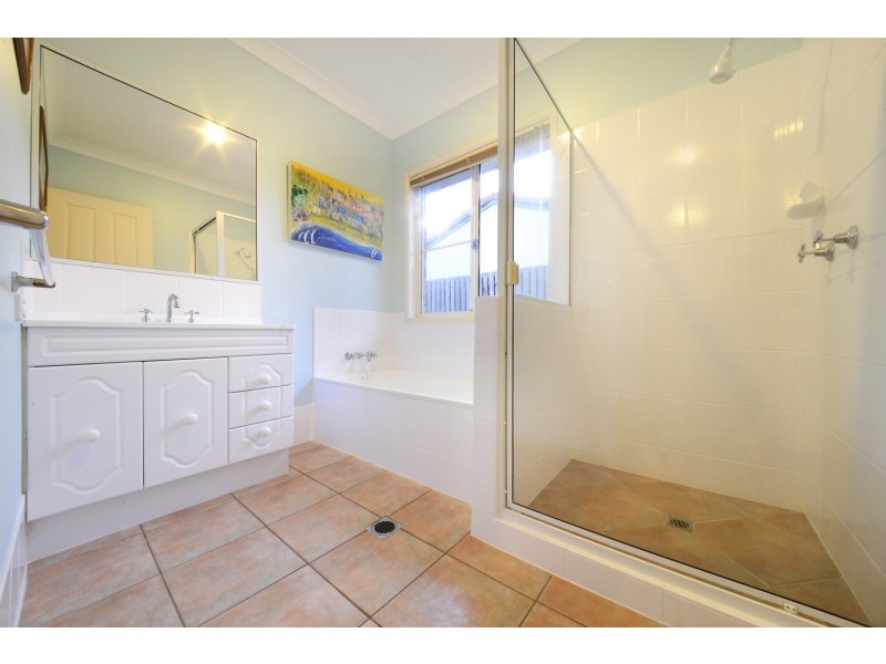 42 Valley Drive, Cannonvale QLD 4802