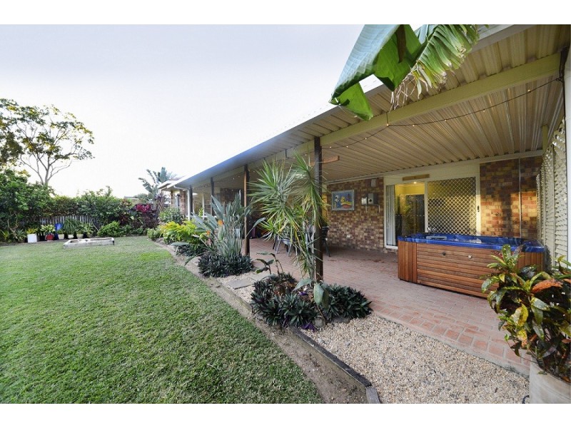 42 Valley Drive, Cannonvale QLD 4802