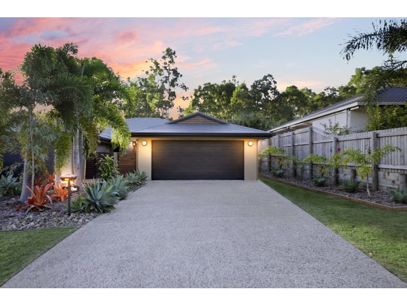 2/24 Links Drive, Cannonvale QLD 4802