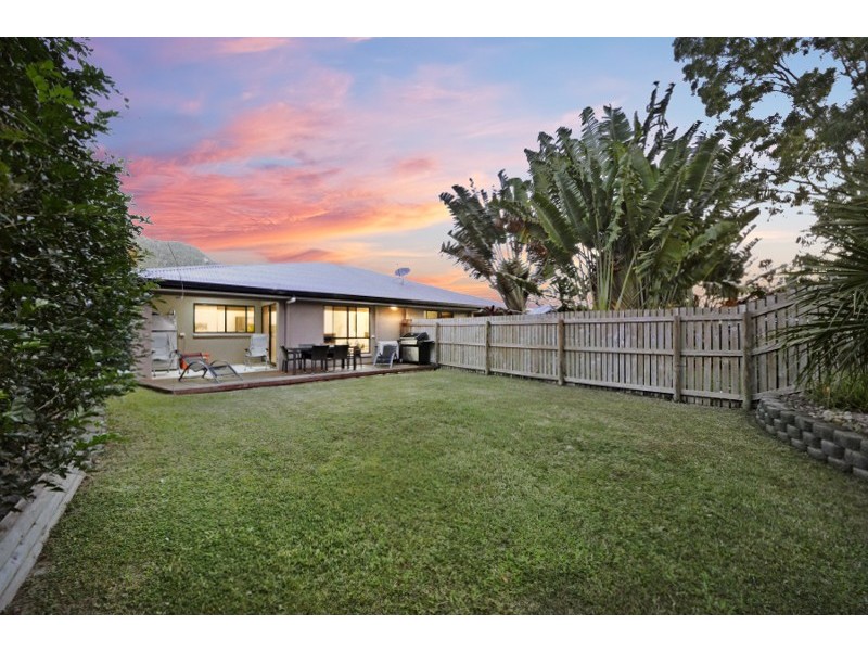 2/24 Links Drive, Cannonvale QLD 4802