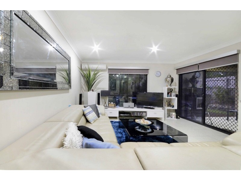 2/24 Links Drive, Cannonvale QLD 4802