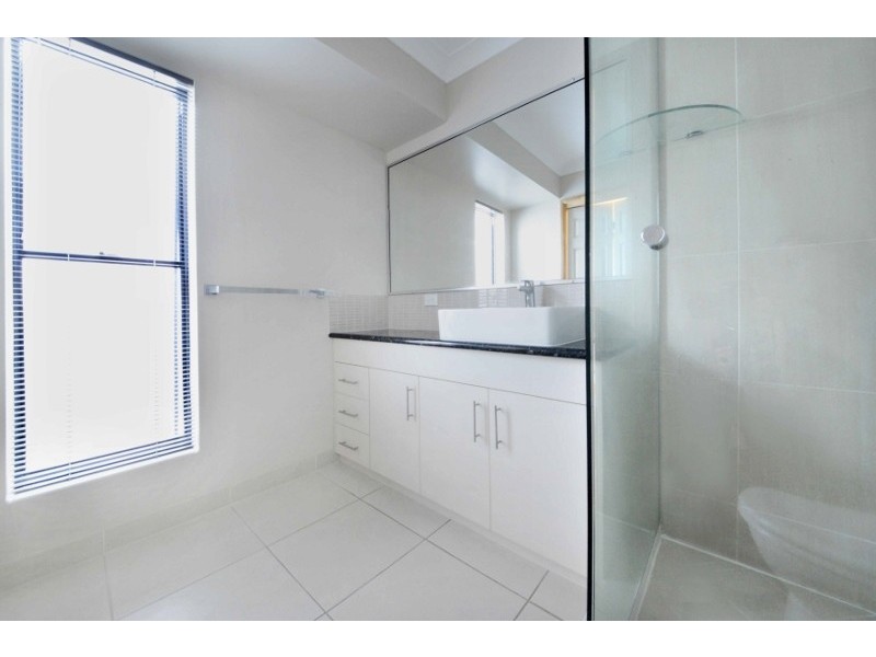2/24 Links Drive, Cannonvale QLD 4802