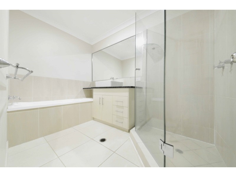 2/24 Links Drive, Cannonvale QLD 4802