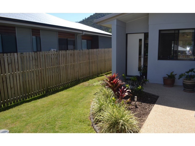 1/89 Parker Road, Cannonvale QLD 4802