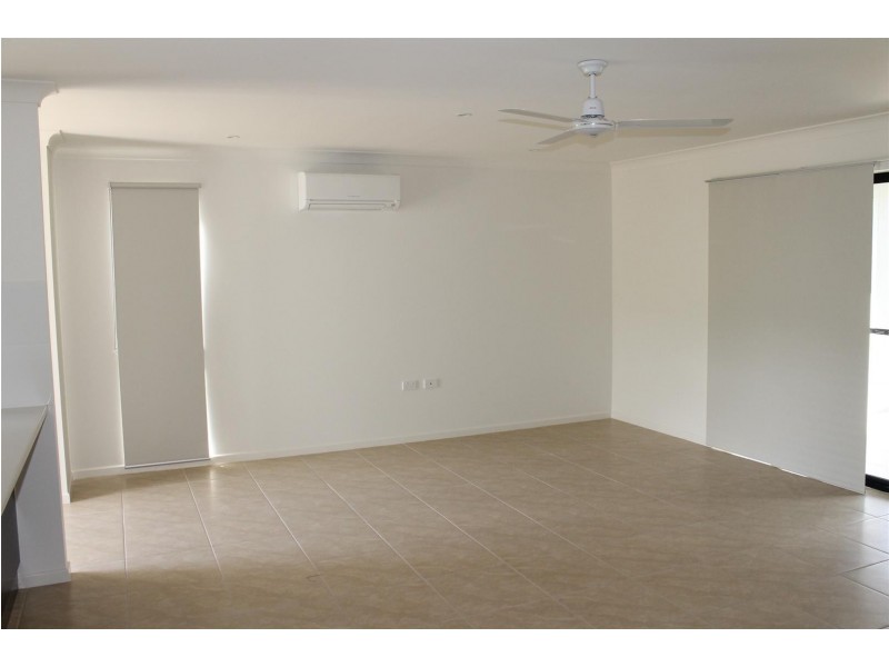 1/89 Parker Road, Cannonvale QLD 4802