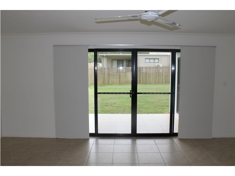 1/89 Parker Road, Cannonvale QLD 4802