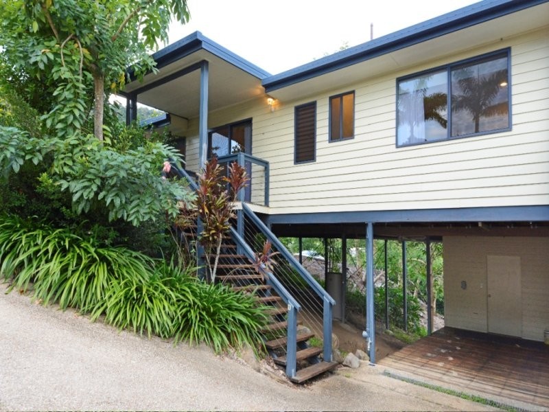1/6 Border Drive, Cannonvale QLD 4802