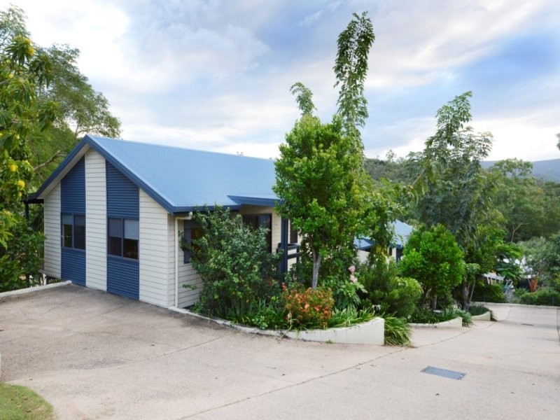 1/6 Border Drive, Cannonvale QLD 4802