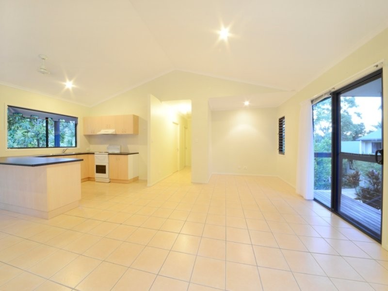 1/6 Border Drive, Cannonvale QLD 4802