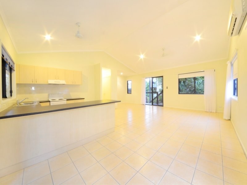 1/6 Border Drive, Cannonvale QLD 4802