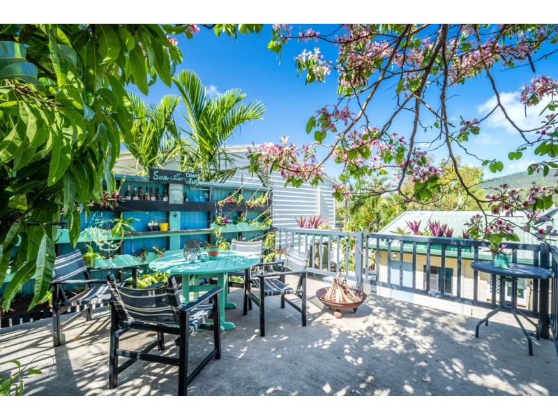 6 Grace Avenue, Cannonvale QLD 4802