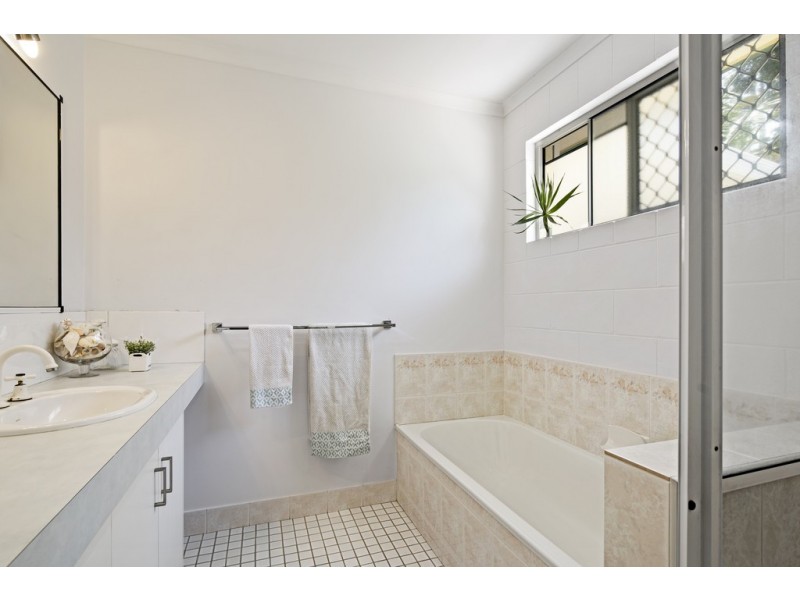 6 Grace Avenue, Cannonvale QLD 4802