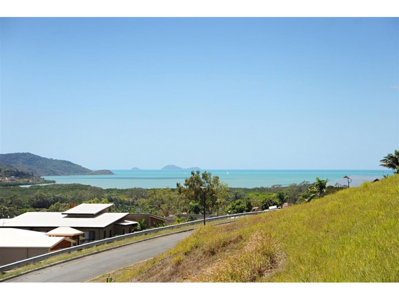 17 Whitehaven Crescent, Cannonvale QLD 4802