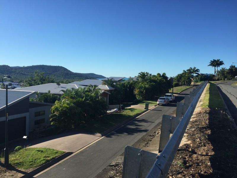 17 Whitehaven Crescent, Cannonvale QLD 4802