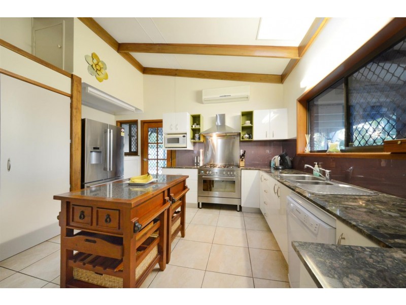4 Laurence Close, Cannonvale QLD 4802