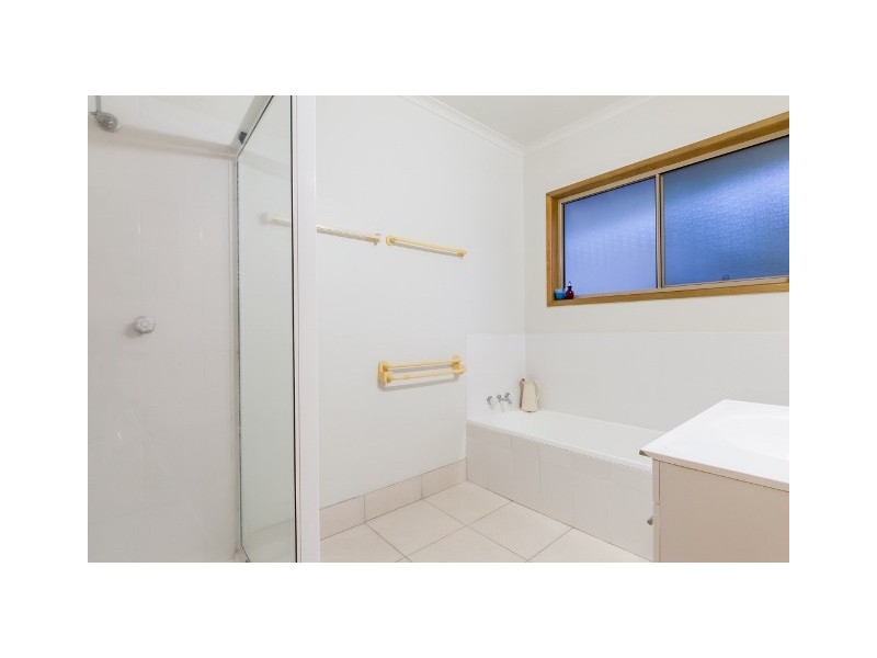 27 Eshelby Drive, Cannonvale QLD 4802