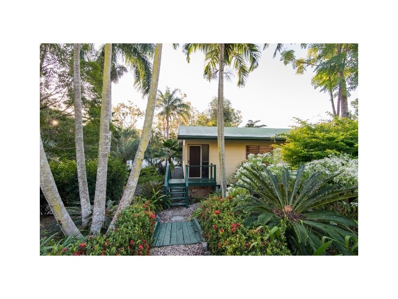 27 Eshelby Drive, Cannonvale QLD 4802