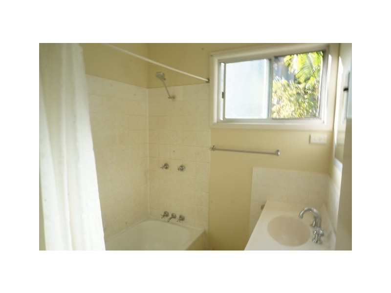 24 Stewart Drive, Cannonvale QLD 4802