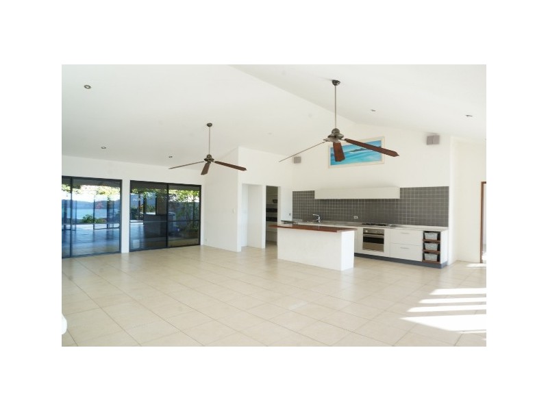 58 Ridgeview Road, Cannonvale QLD 4802