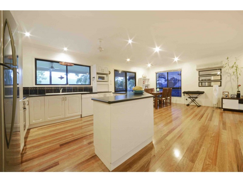 18 Panoramic Court, Cannonvale QLD 4802