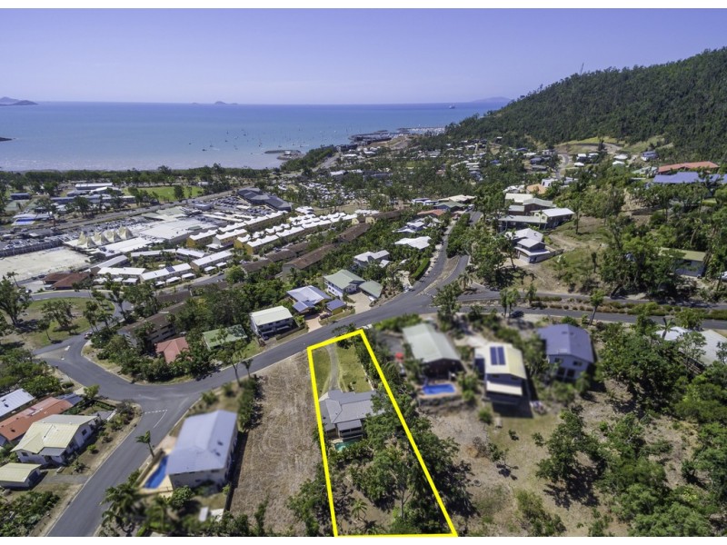 38 Island Drive, Cannonvale QLD 4802