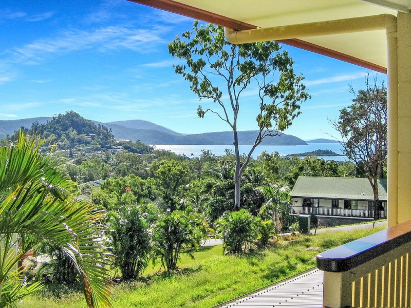 38 Island Drive, Cannonvale QLD 4802