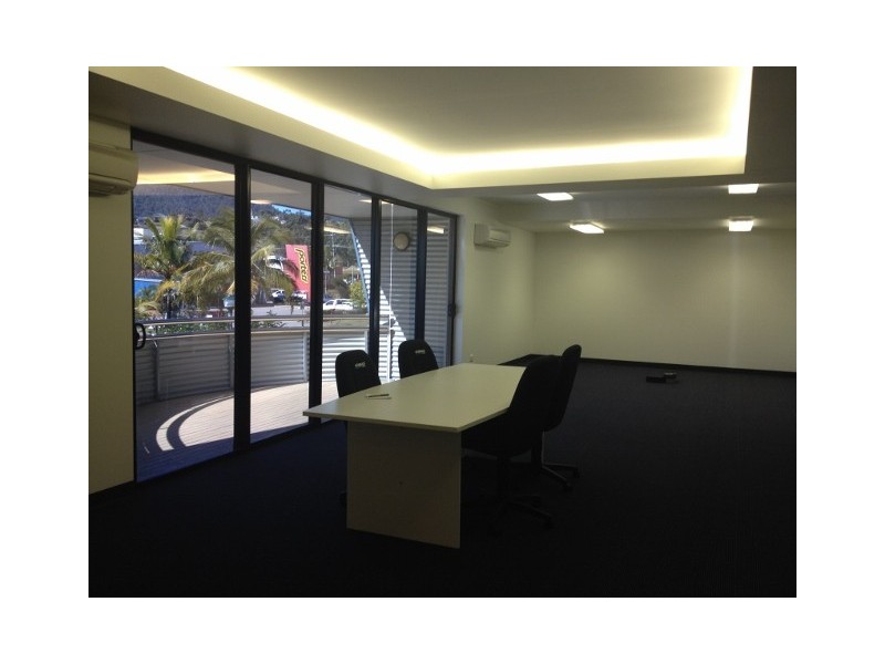 1/5 Carlo Drive, Cannonvale QLD 4802