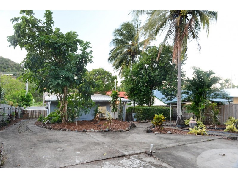 172 Shute Harbour Road, Cannonvale QLD 4802